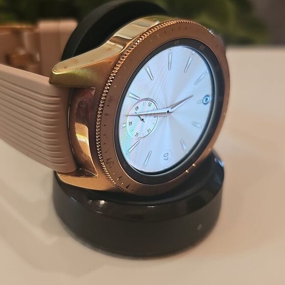 Rose Gold Samsung Smartwatch with Charging Dock - Picture 2 of 12